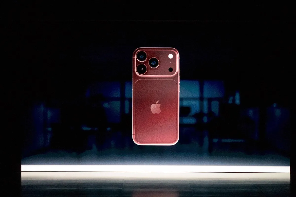 iPhone 18 Pro side view