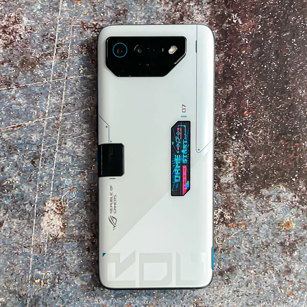 Asus ROG Phone 7 Ultimate side view