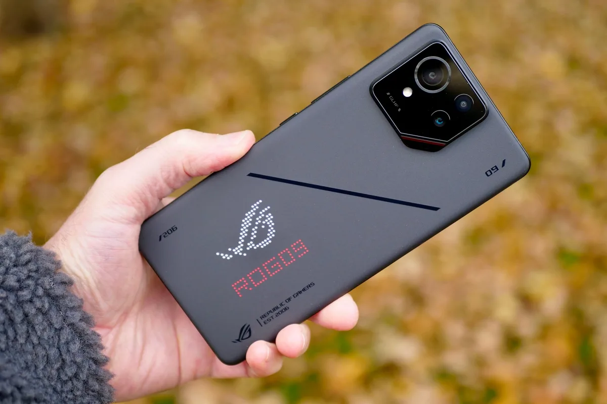 Asus ROG Phone 9 Pro design view