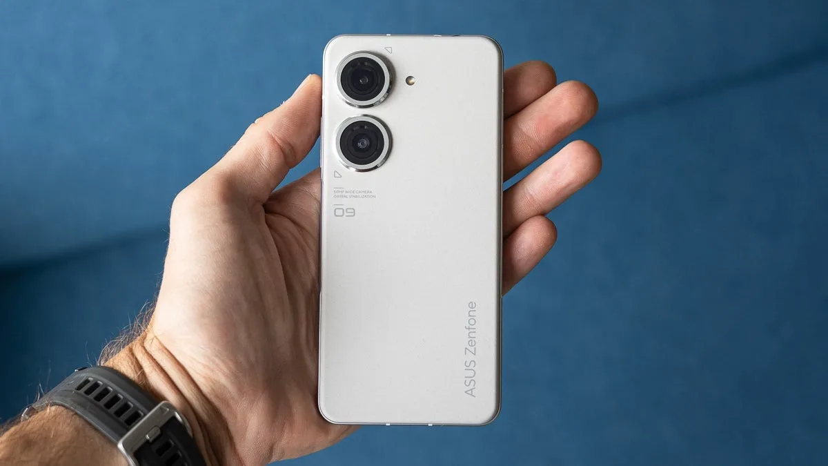 Asus Zenfone 10 design view