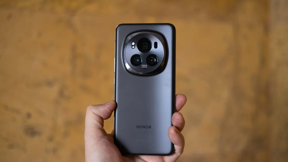 Honor Magic 6 Pro back view