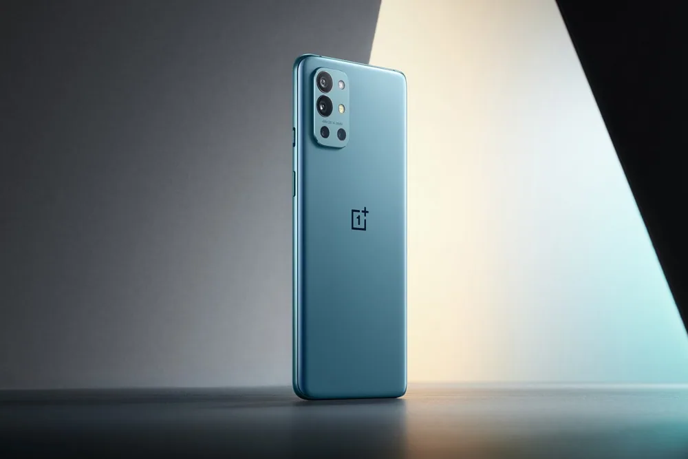 OnePlus 9R side view