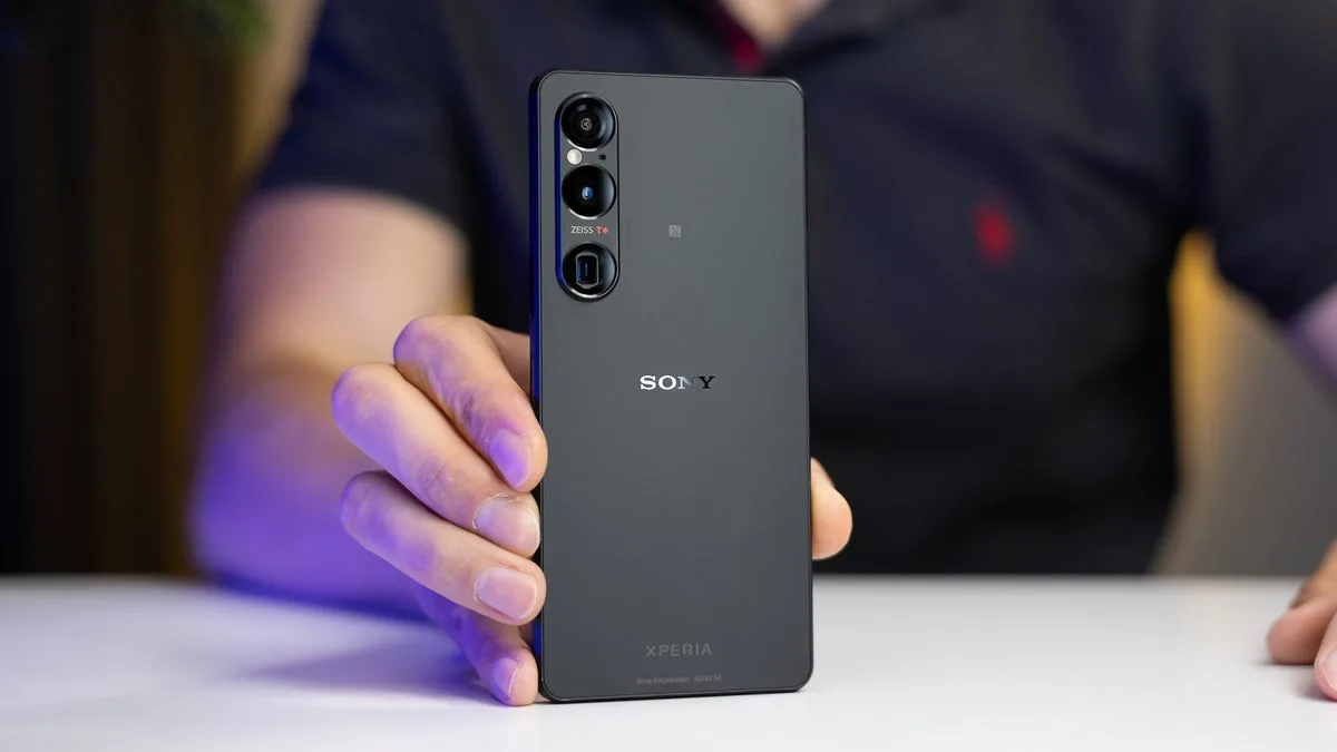 Sony Xperia 1 VI side view